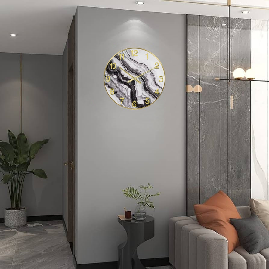 Moderne Wanduhr aus Glas mit Marmorierung