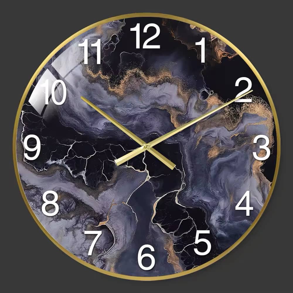 Moderne Wanduhr aus Glas mit Marmorierung