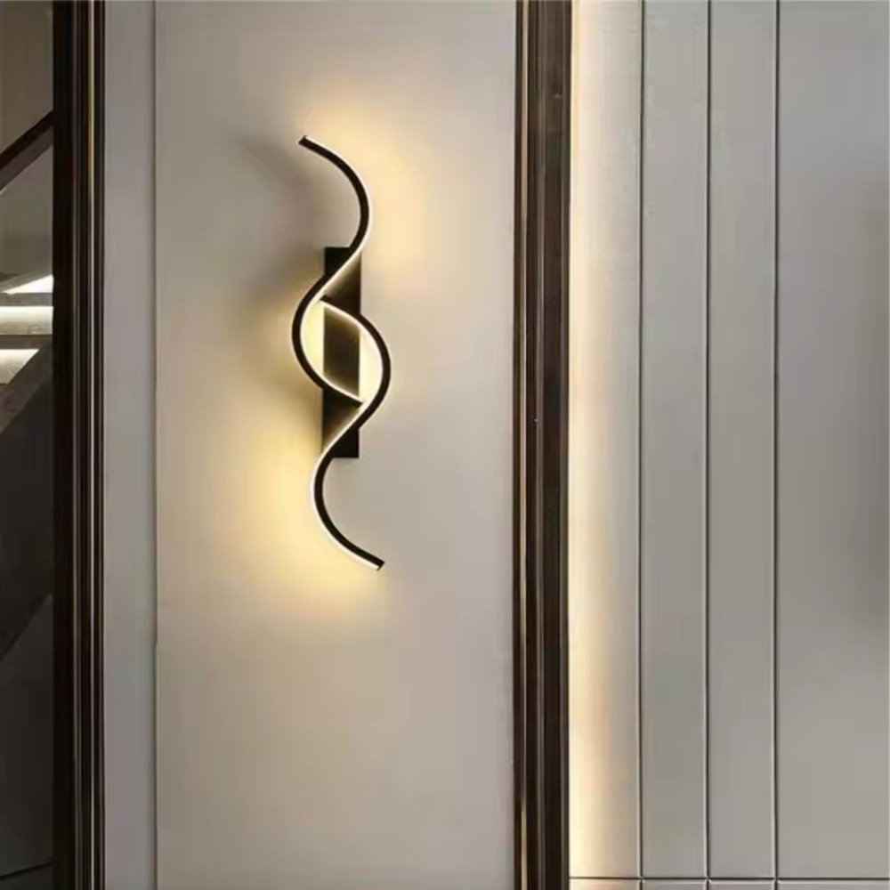 Verstellbare LED-Wandleuchte im skandinavischen Stil